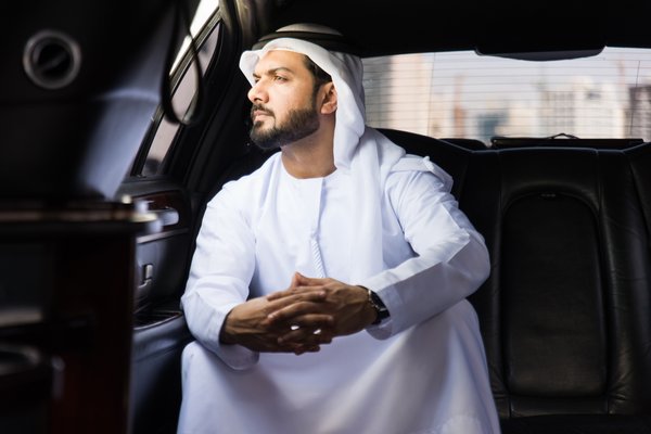 Style et confort : le qamis émirati à prix mini !